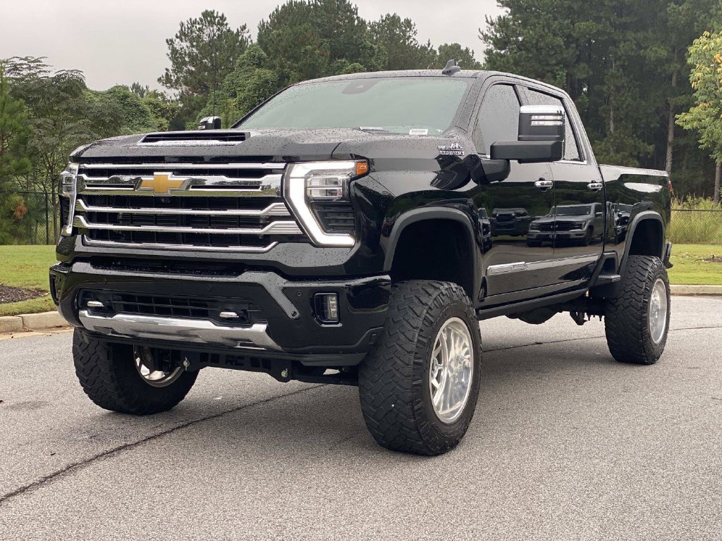 Used 2024 Black Chevrolet High Country image 10