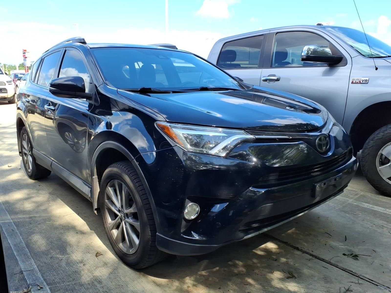 2017 Toyota RAV4 Limited's photo