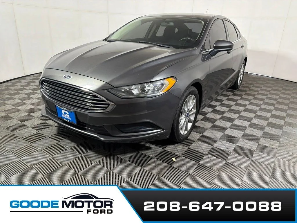 Used 2017 Gray Ford SE image 4