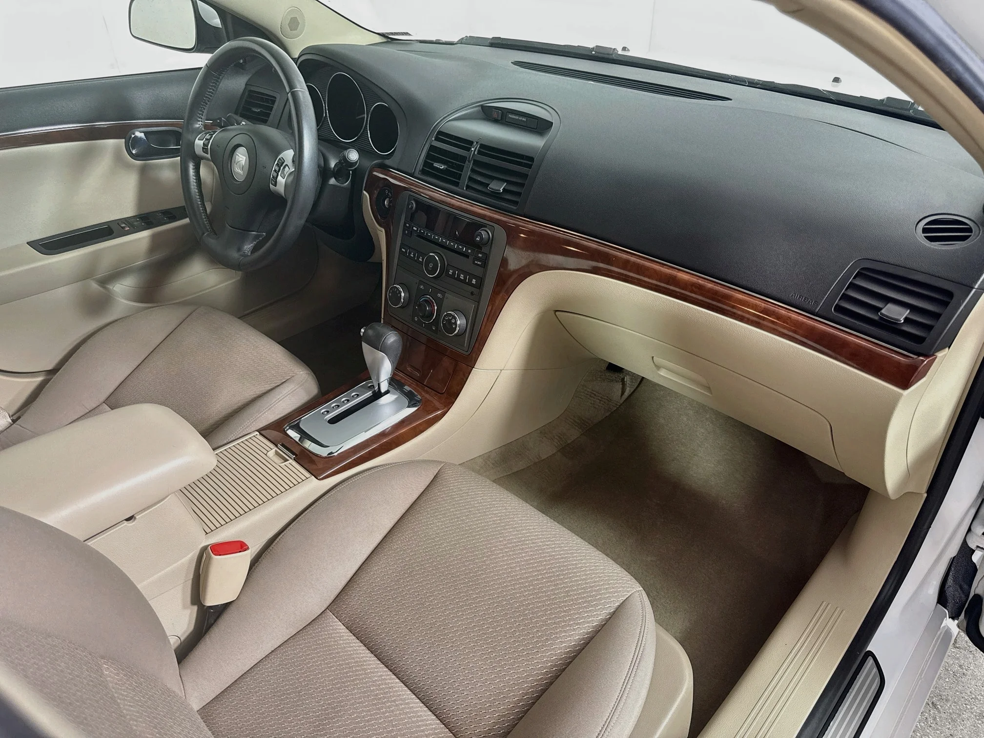 Used 2009 Polar White Saturn XE image 28