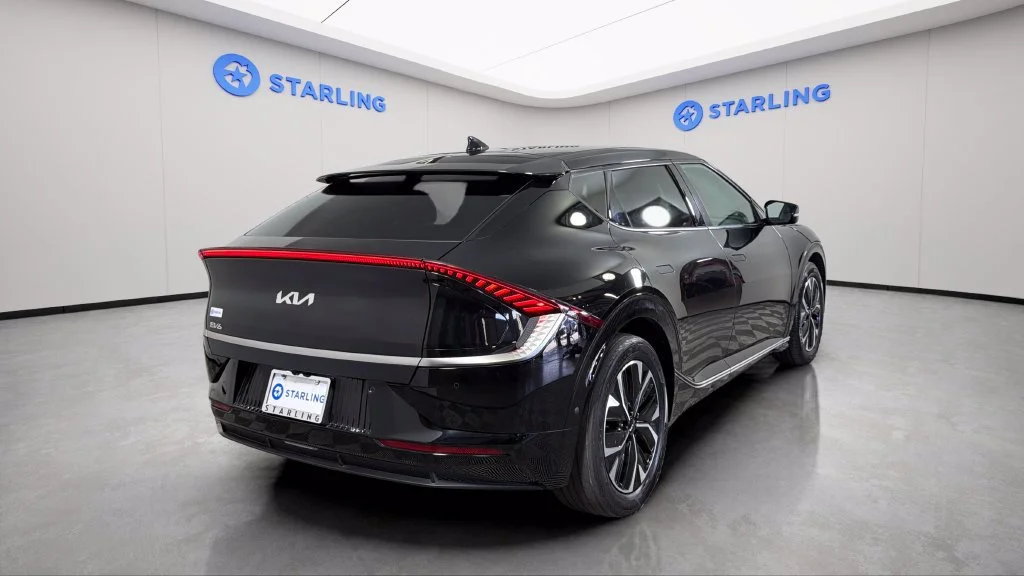 Used 2024 Black Kia Wind image 9