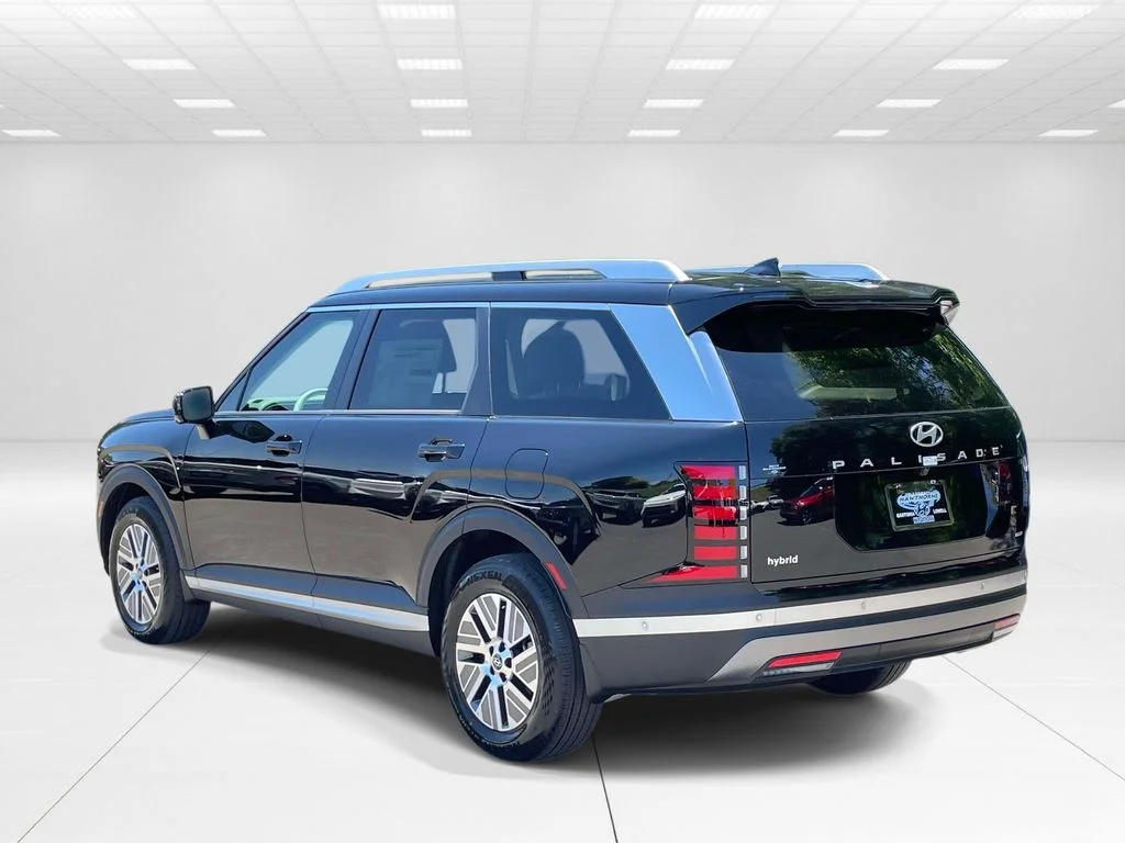 New 2026 Black Hyundai SEL Premium image 4