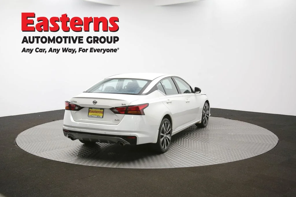Used 2022 White Nissan 2.5 SR image 35