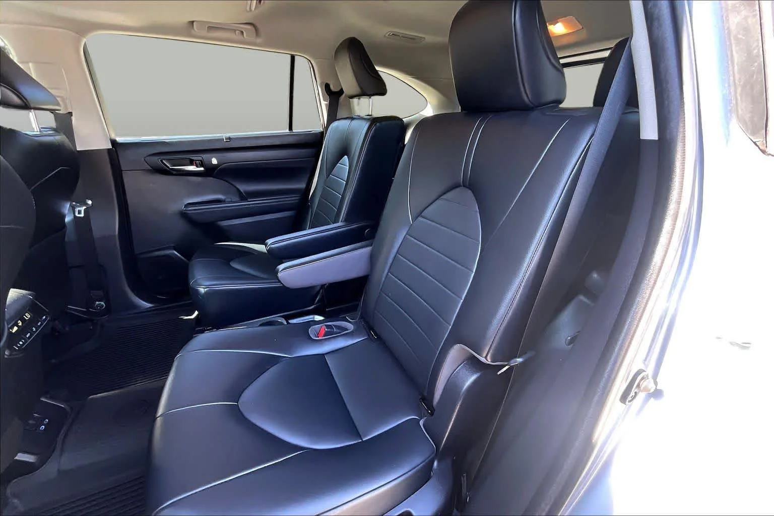 Used 2022 Moon Dust Toyota XLE image 20