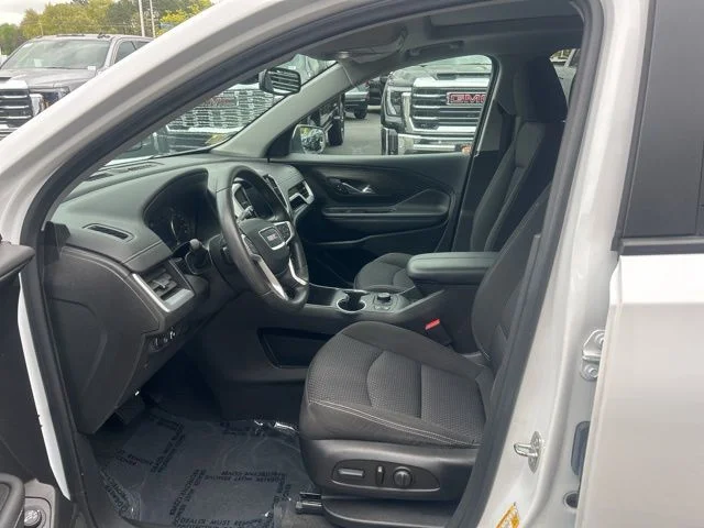 Used 2023 White GMC SLE image 9