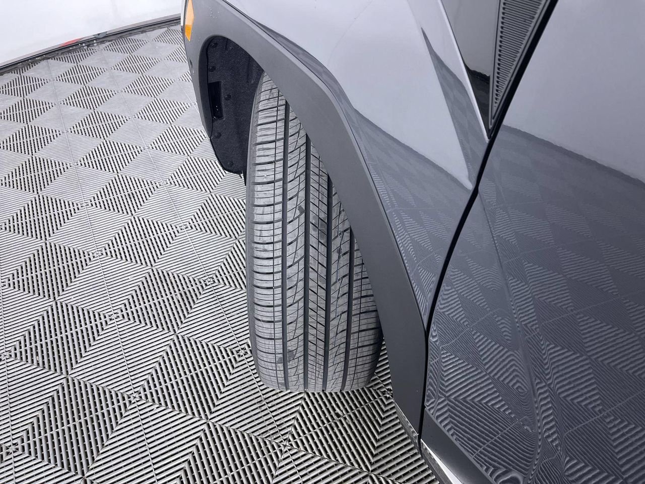 New 2026 Ecotronic Gray Hyundai Limited image 10