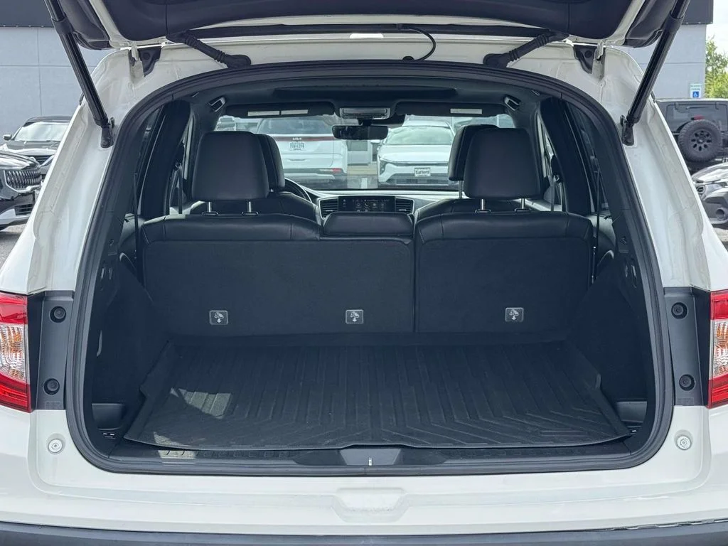 Used 2019 White Honda Touring image 29