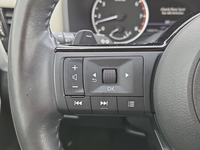 Used 2021 Pearl White Nissan SL image 19