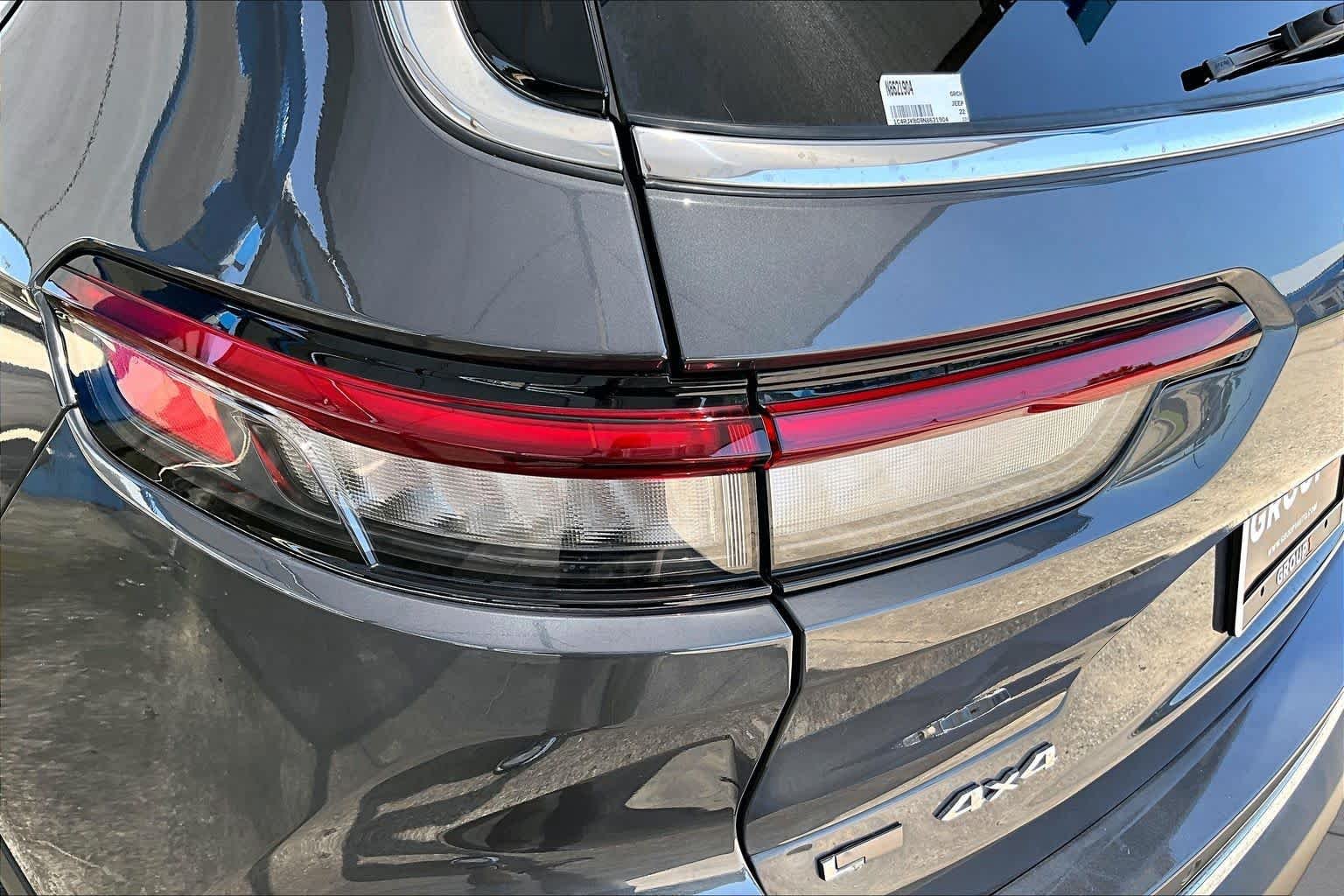 Used 2022 Baltic Gray Metallic Clearcoat Jeep Limited image 29