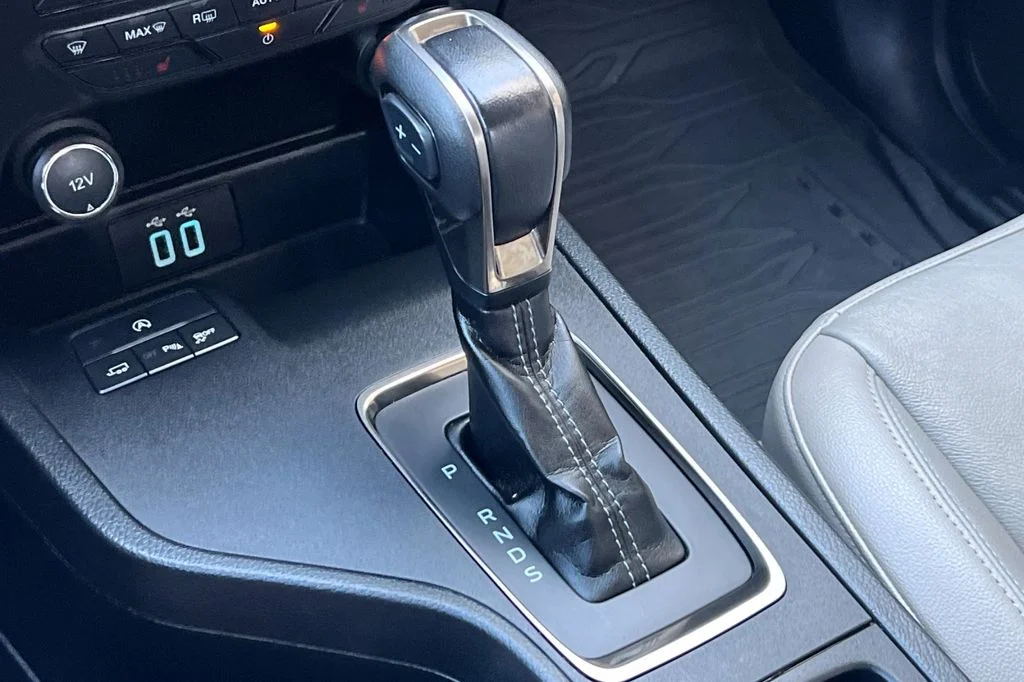 Used 2019 White Ford Lariat image 25