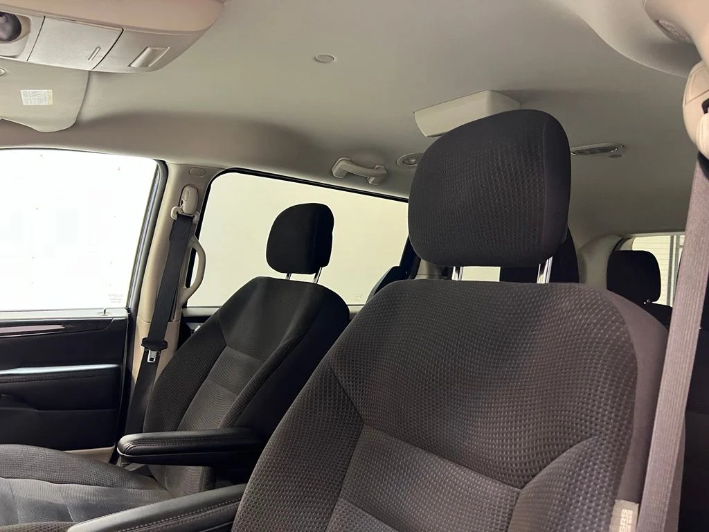 Used 2018 Blue Dodge SE image 16