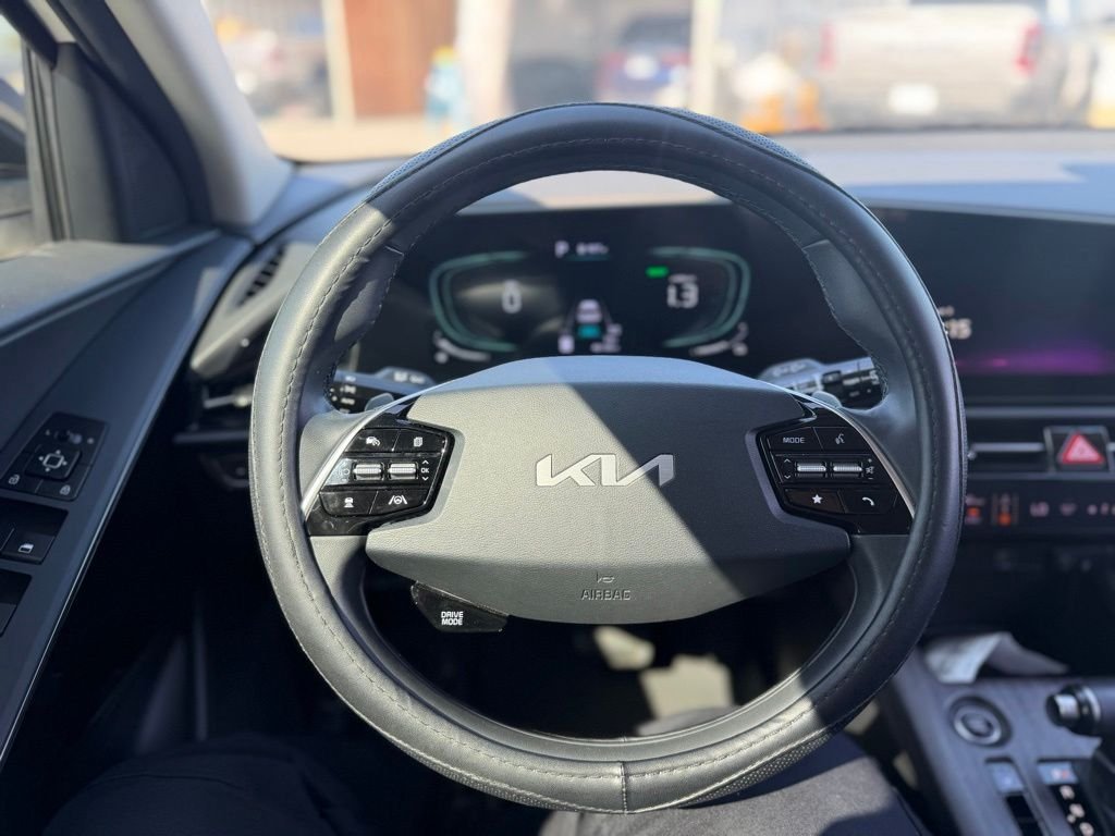 Used 2023 Snow White Pearl Kia EX image 6