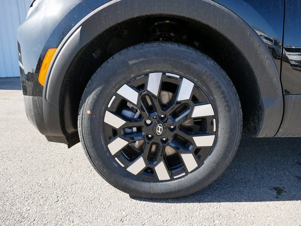 Certified Used 2025 Black Hyundai SEL image 5