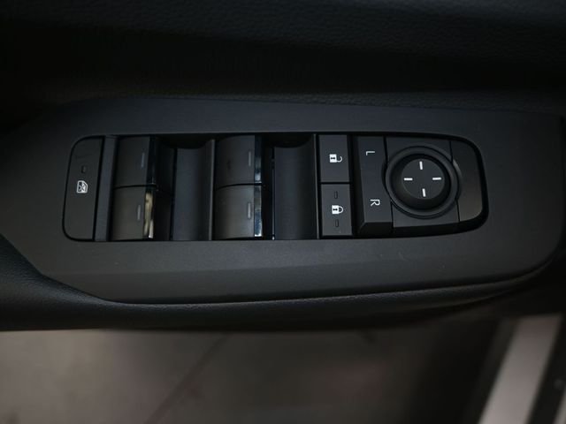 2026 Toyota Prius LE - Photo 10