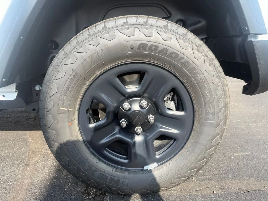 New 2026 Bright White Clear-Coat Exterior Paint Jeep Sport image 38