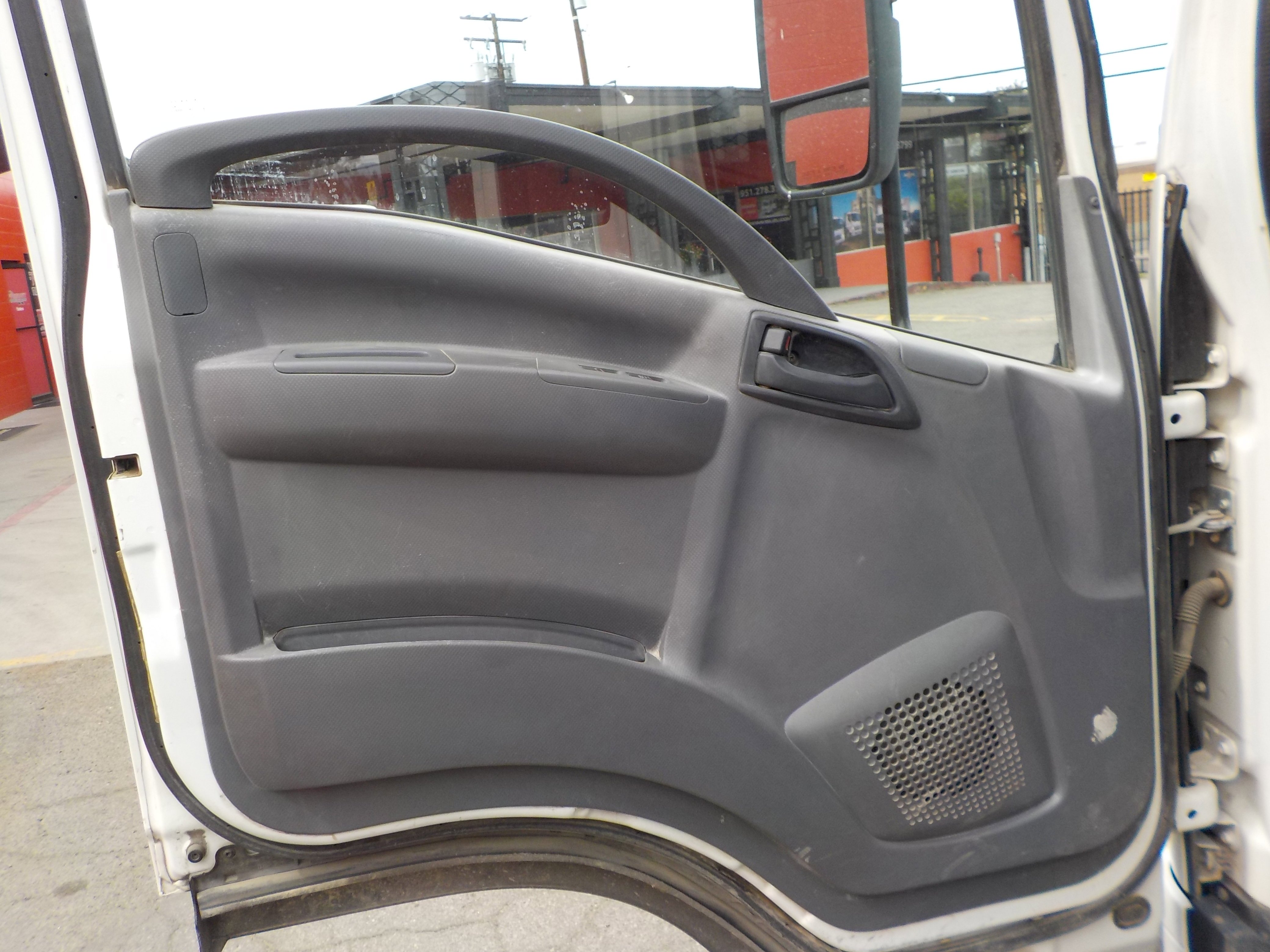 Used 2018 Arc White Chevrolet  image 8