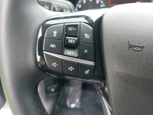 Used 2022 Blue Ford SE image 17