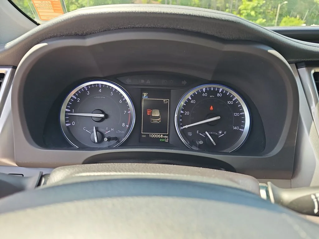 Used 2018 Gray Toyota XLE image 19