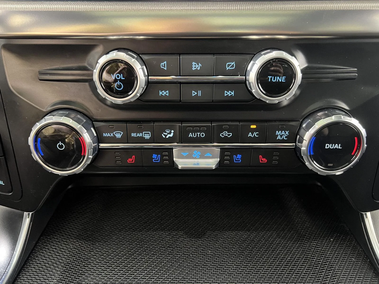 Used 2023 Avalanche Gray Ford Raptor image 21
