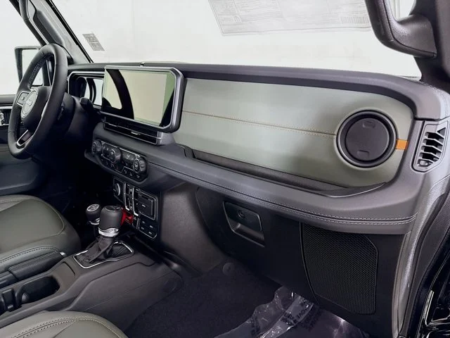 Used 2025 Black Jeep Mojave image 29