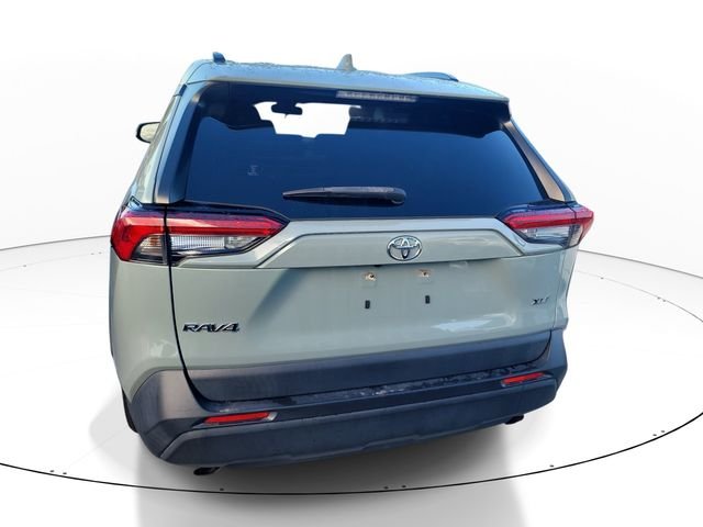 Used 2021  Toyota XLE Premium image 4