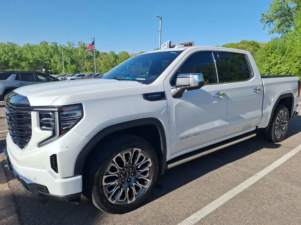 2023 GMC Sierra 4WD Crew Cab Short Box Denali Ultimate's photo
