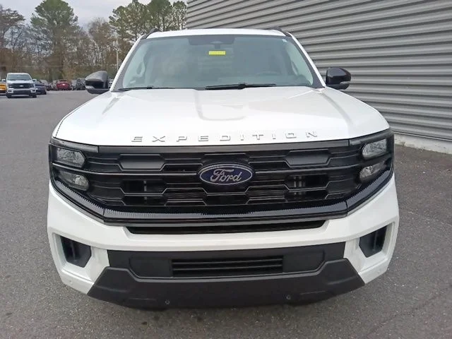 New 2025 Star White Metallic Tri-Coat Ford Active image 8