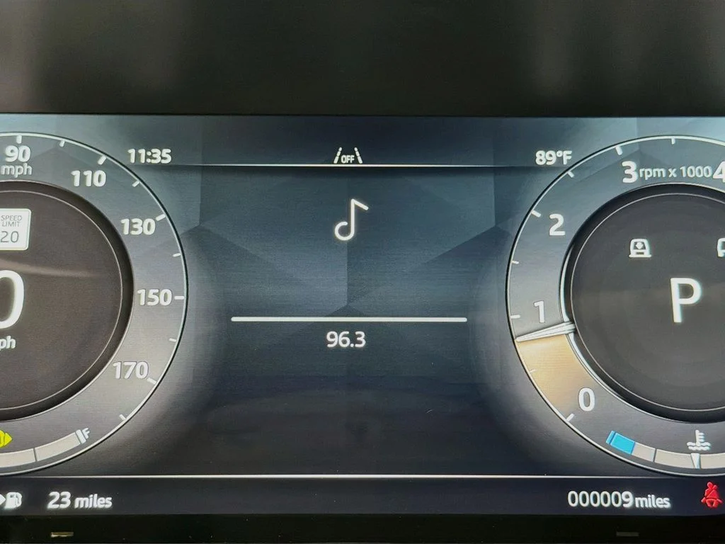 New 2026 Eiger Grey Land Rover SE image 12