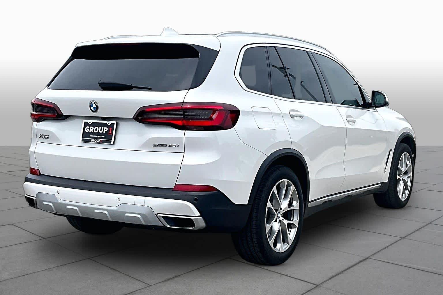 Used 2022 Mineral White Metallic BMW sDrive40i image 13