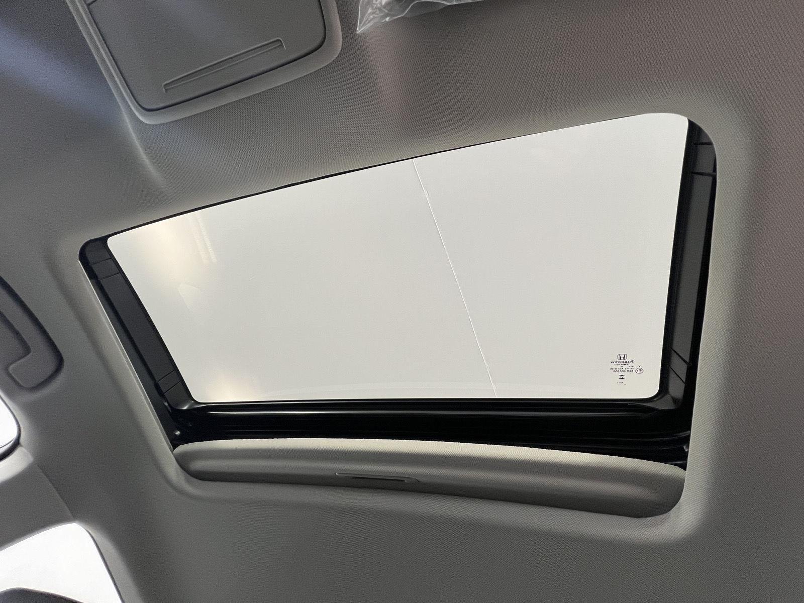 New 2026 Solar Silver Metallic Honda SE image 22