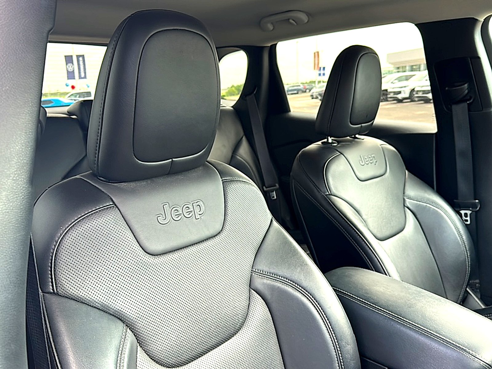 Used 2022 WHITE Jeep Latitude Lux 4x4 image 25