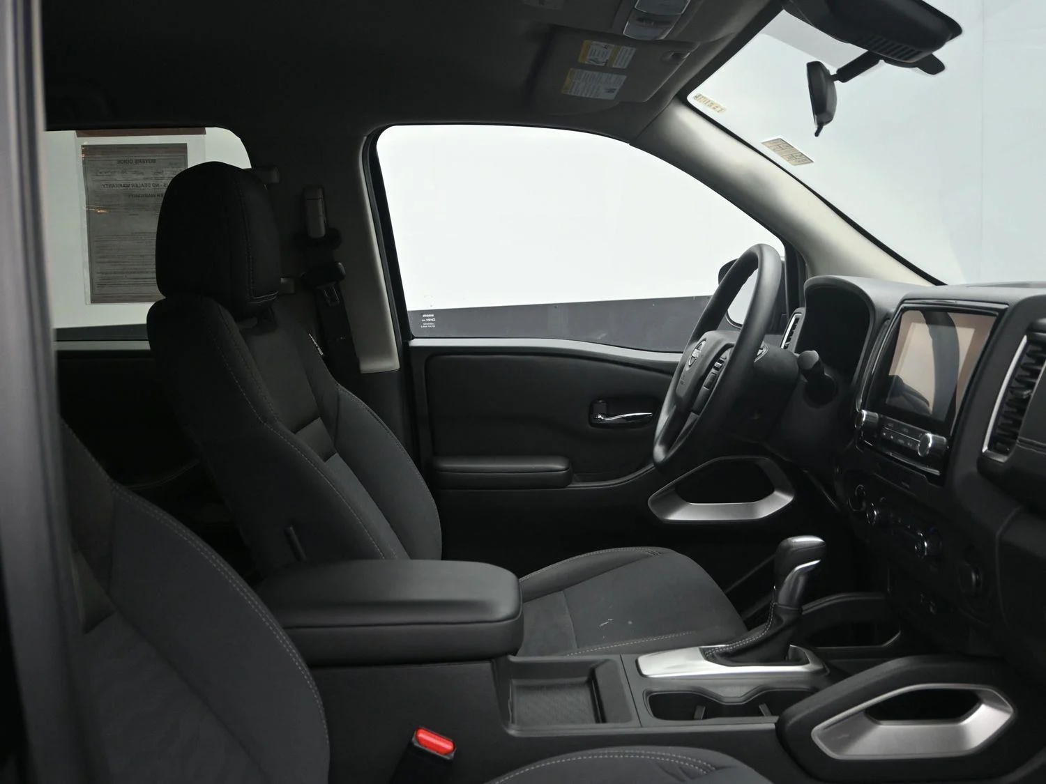 Used 2023  NISSAN  image 7
