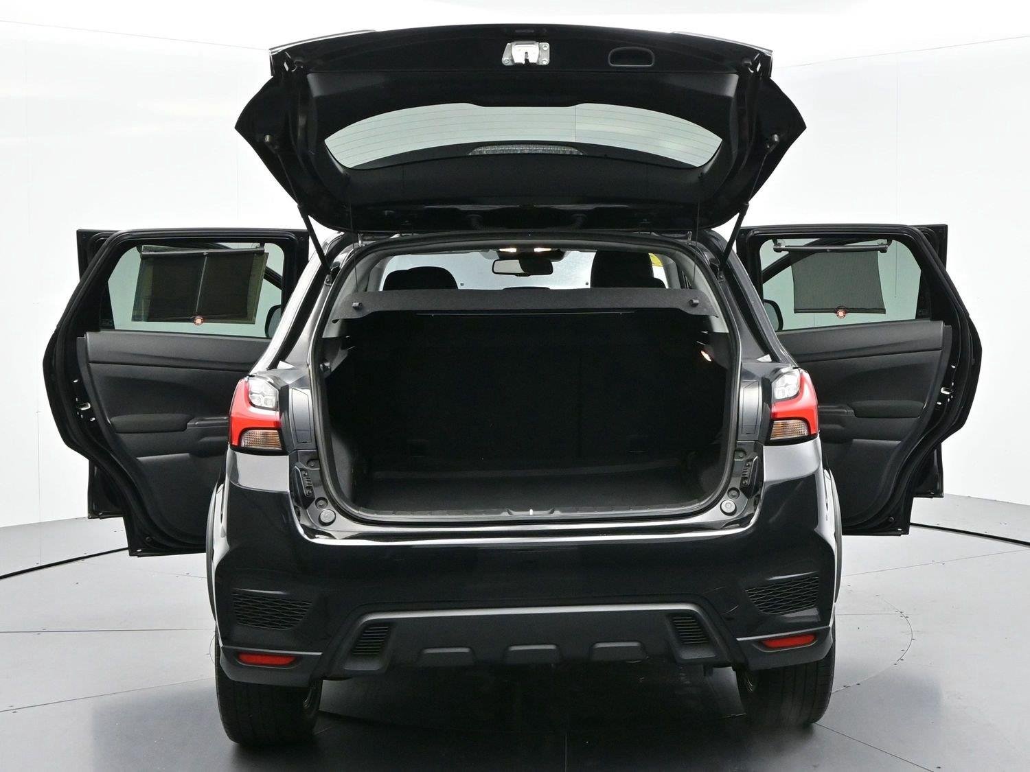 Used 2023 Labrador Black Pearl Mitsubishi ES image 36