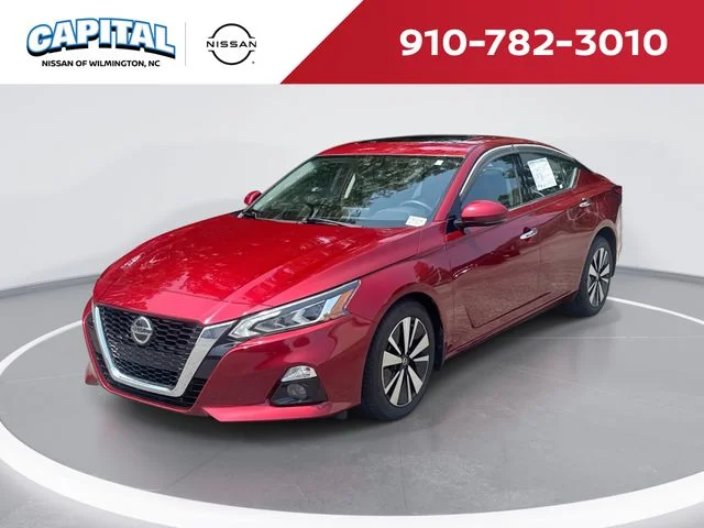 Used 2020 Red Nissan 2.5 SV image 1