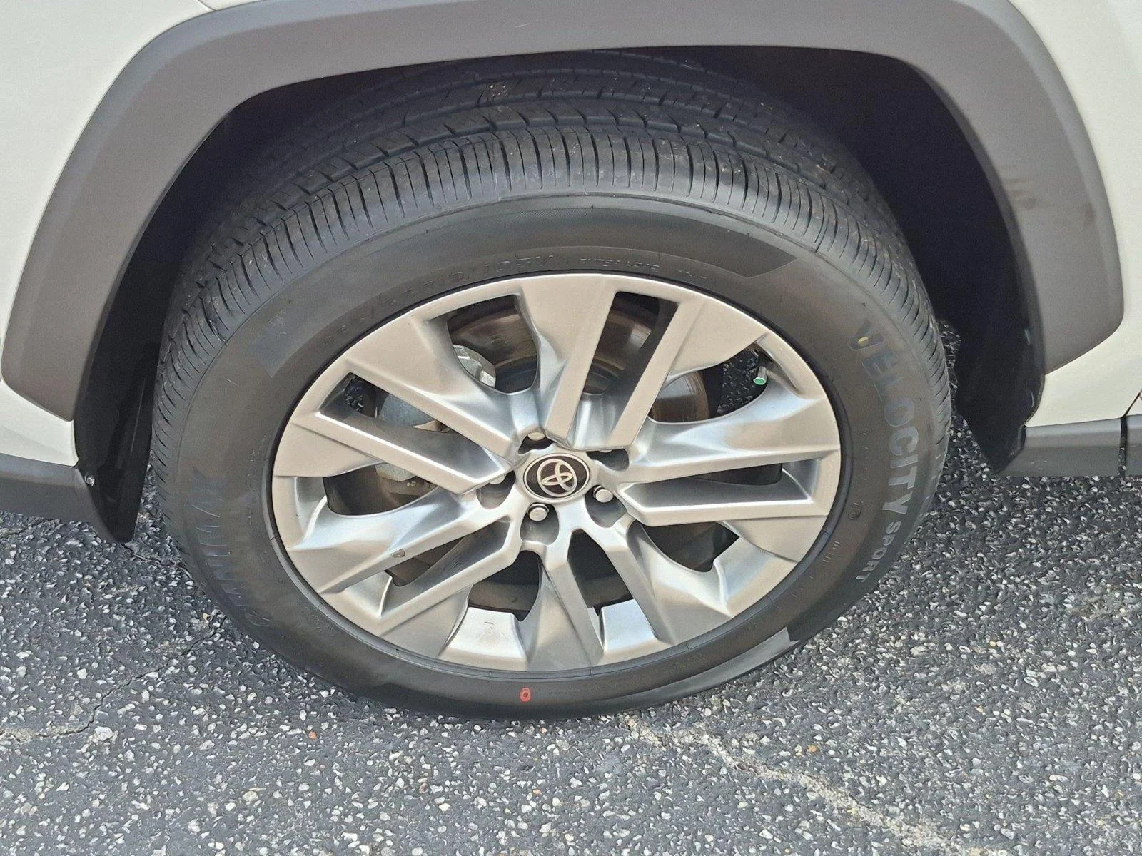 Used 2023 Wind Chill Pearl Toyota XLE Premium image 10