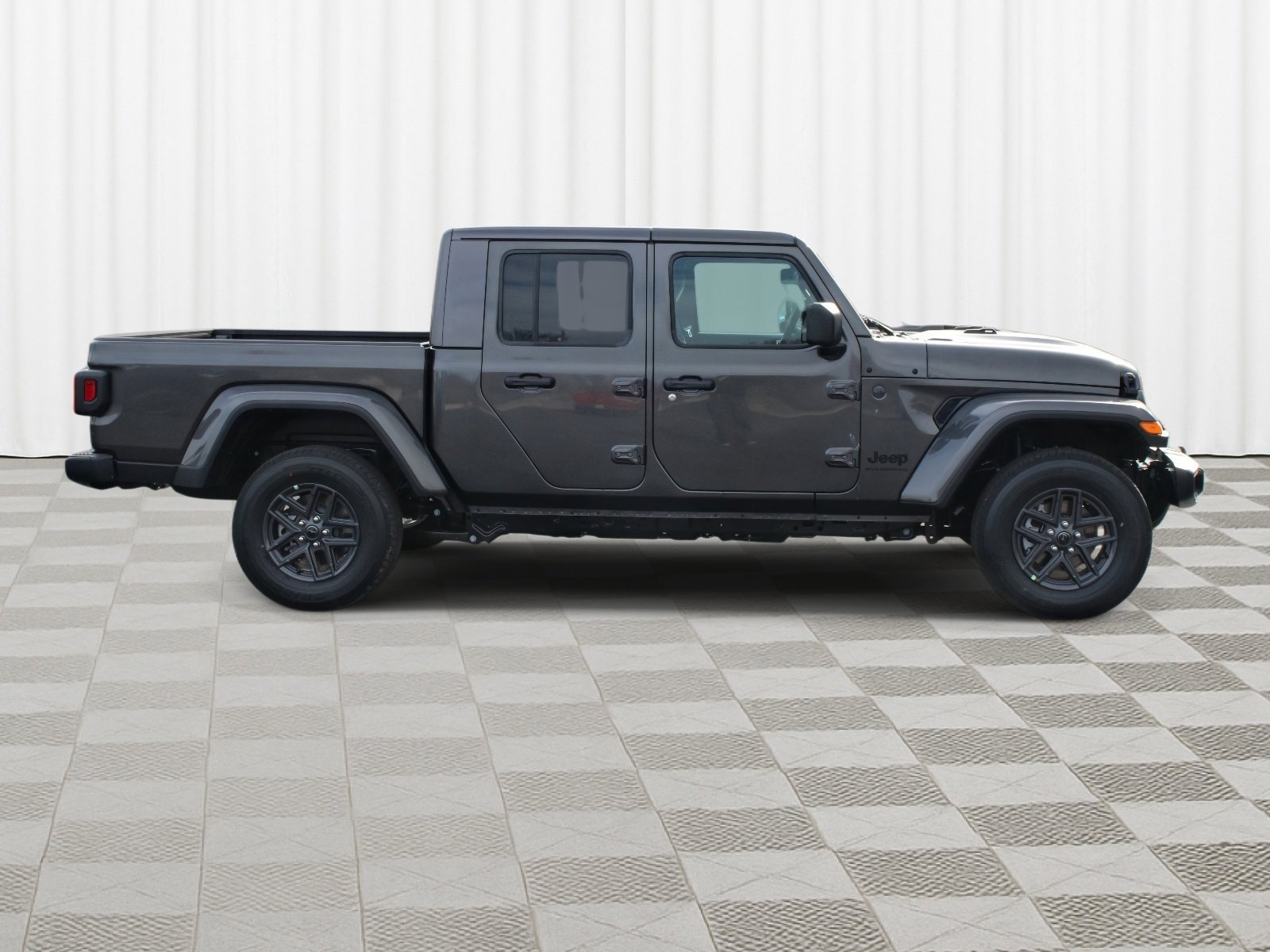 New 2026 Granite Crystal Metallic Clearcoat Jeep Sport S image 30