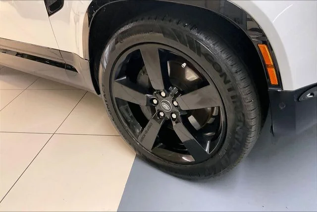 Certified Used 2024 White Land Rover X-Dynamic SE image 8