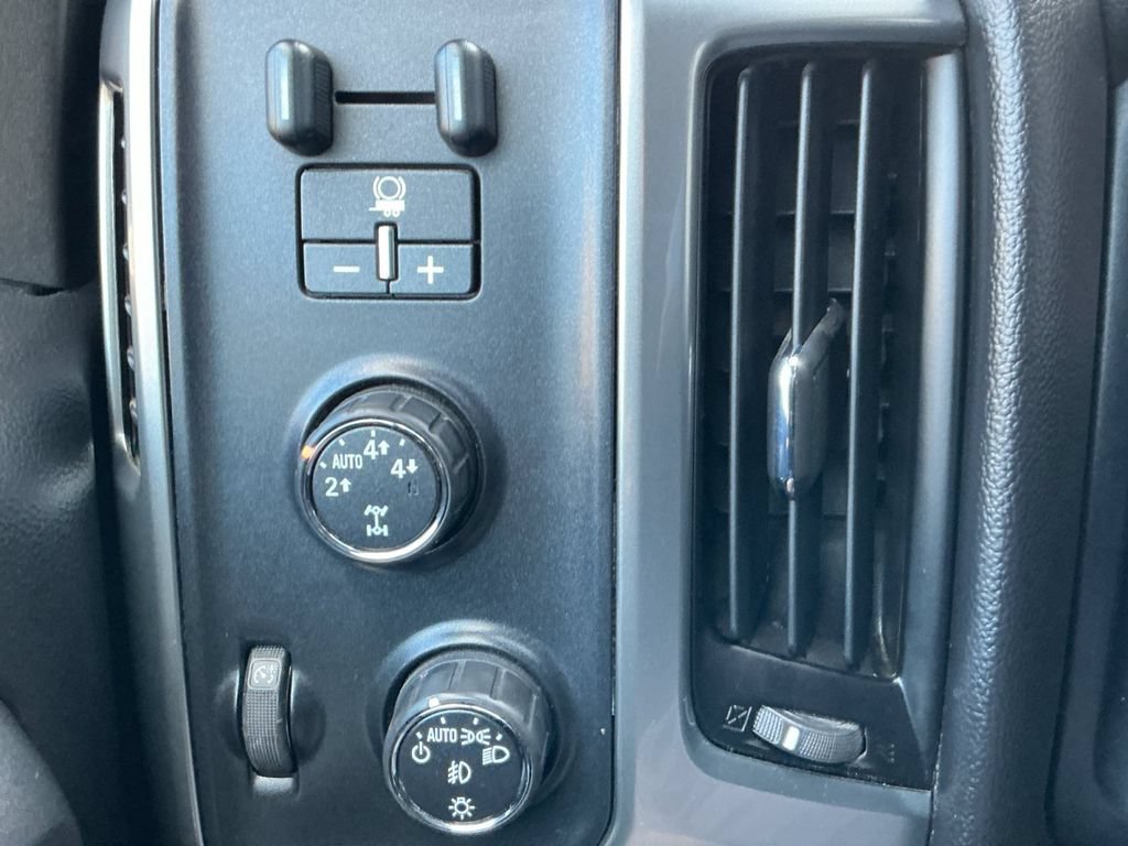 Used 2015 VICTORY RED Chevrolet LT image 19