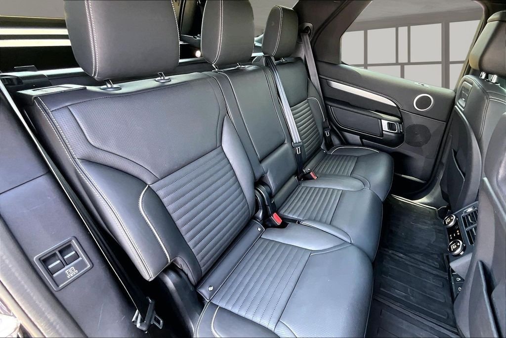 Used 2024 Black Land Rover Dynamic SE image 27