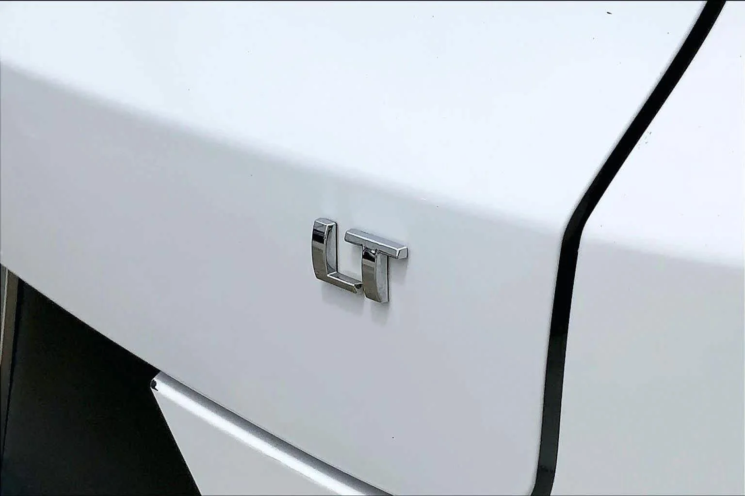 Used 2025 Summit White Chevrolet LT image 10