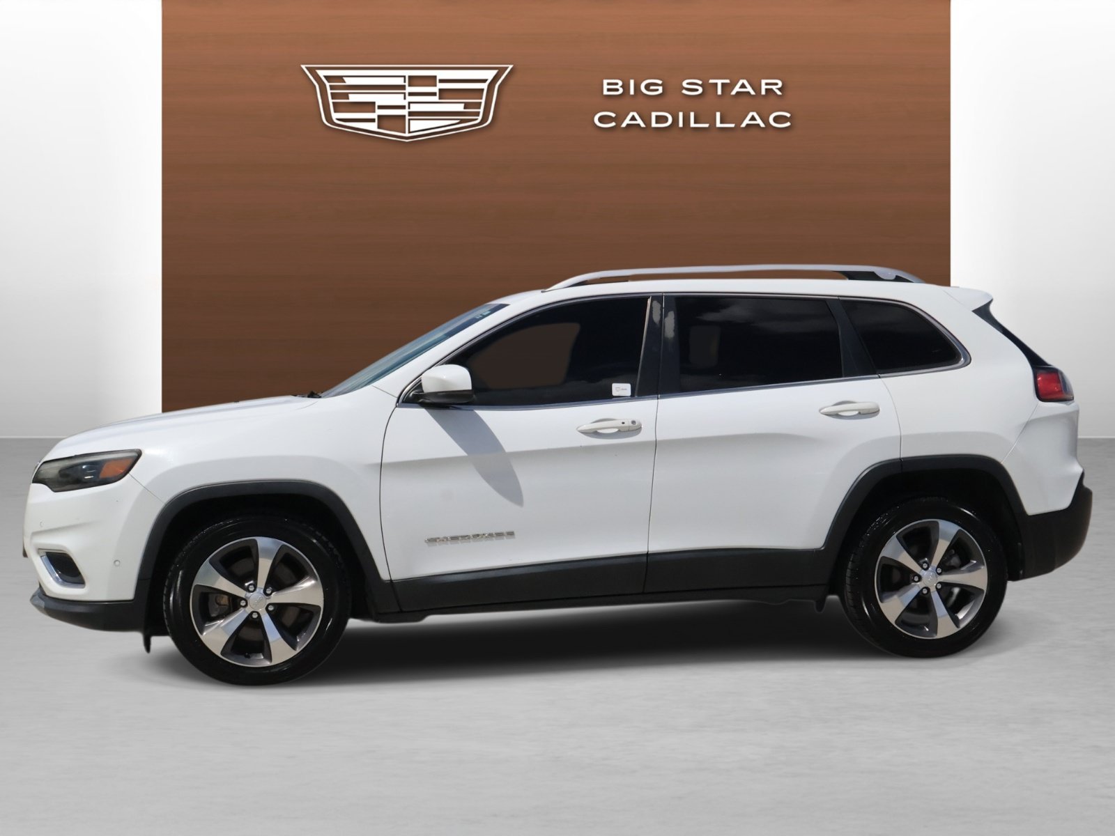 Used 2019 Jeep Cherokee Limited with VIN 1C4PJLDB2KD243443 for sale in Friendswood, TX