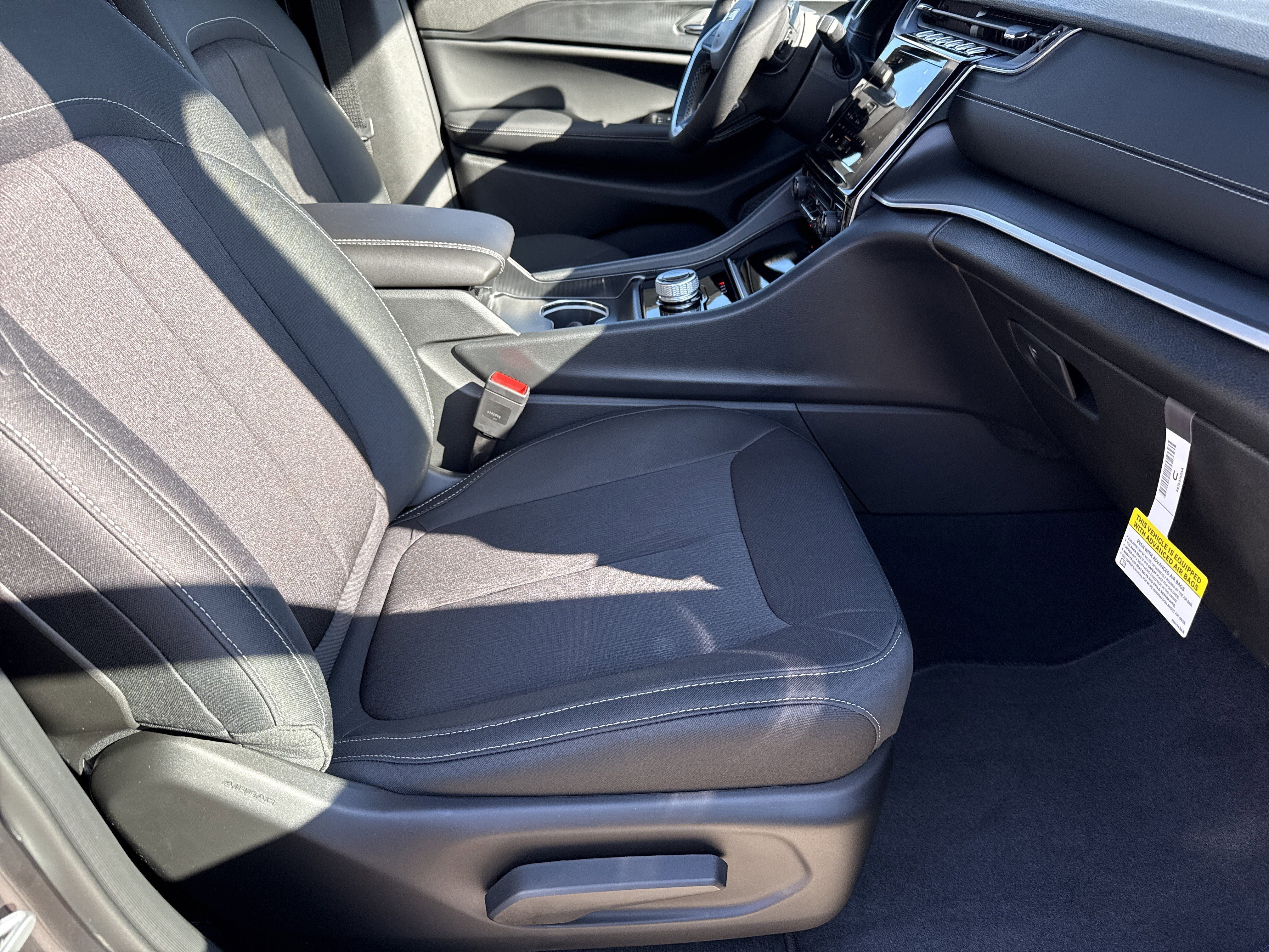 New 2025 Baltic Gray Metallic Clearcoat Jeep Laredo image 14