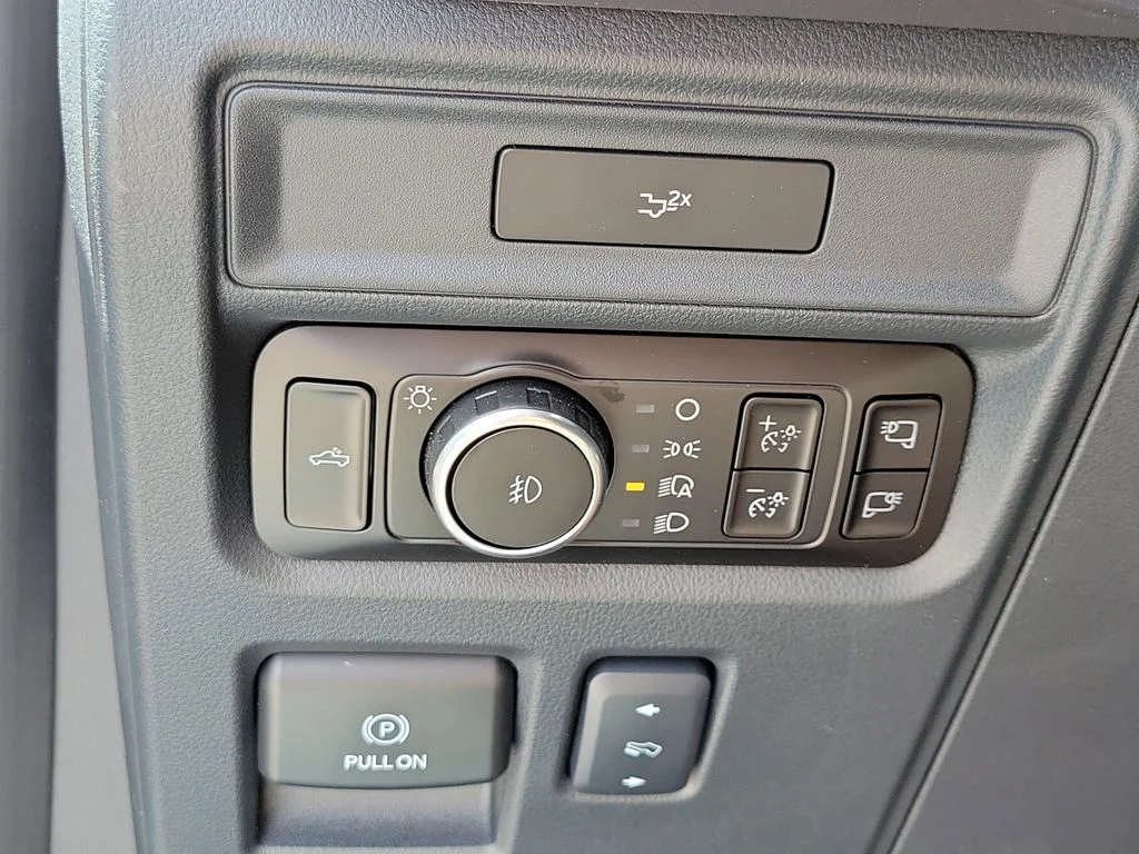 New 2026 Oxford White Ford XLT image 32