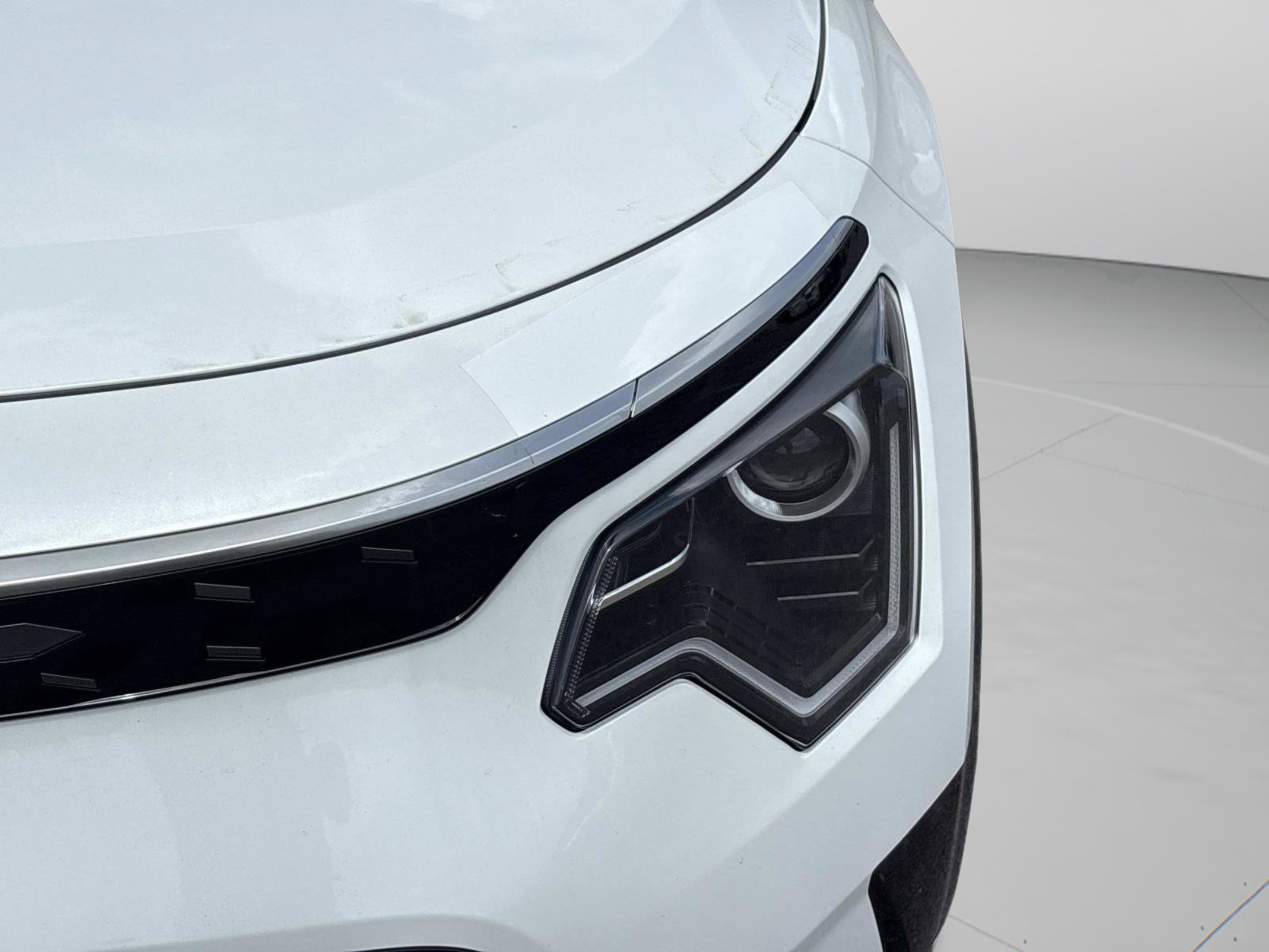 New 2026 Snow White Pearl Kia WIND image 10