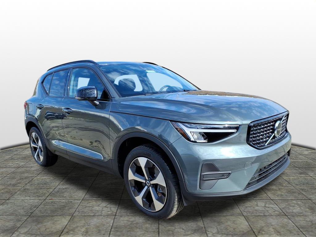 2026 Volvo XC40 B5 Core Dark AWD's photo