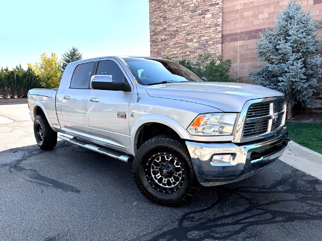 Used 2012 Silver Ram Laramie image 2