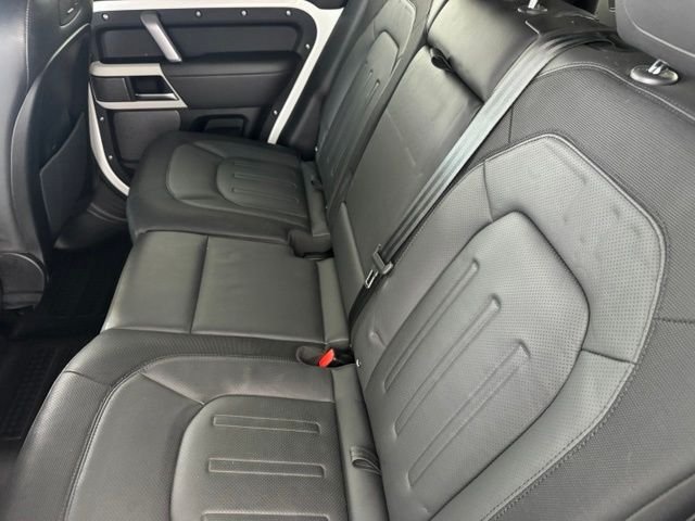 Used 2022 White Land Rover X-Dynamic HSE image 24