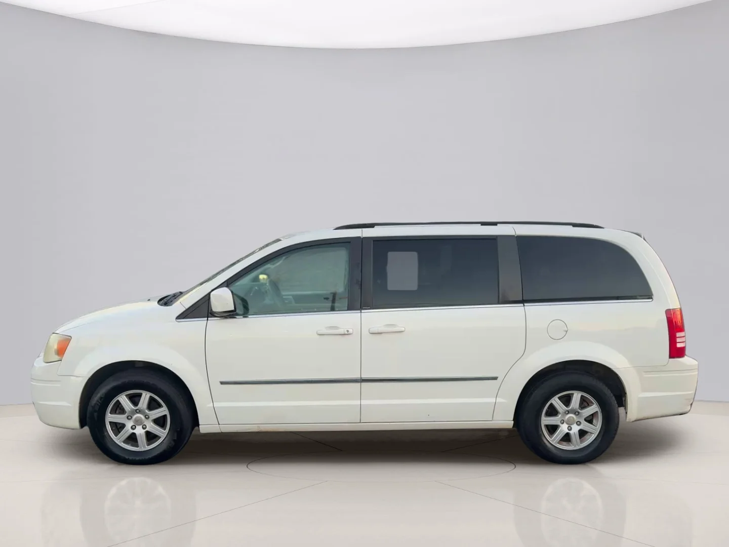 Used 2010 White Chrysler TOURING image 8