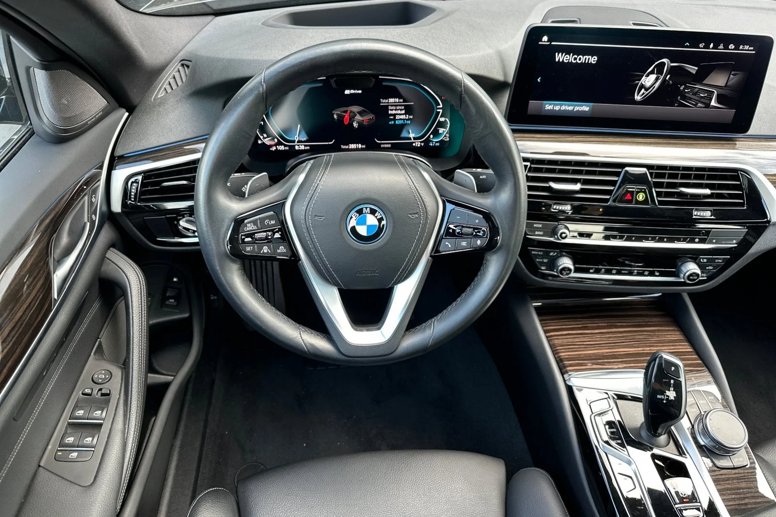 Used 2023 Dark Graphite Metallic BMW 530e xDrive image 13