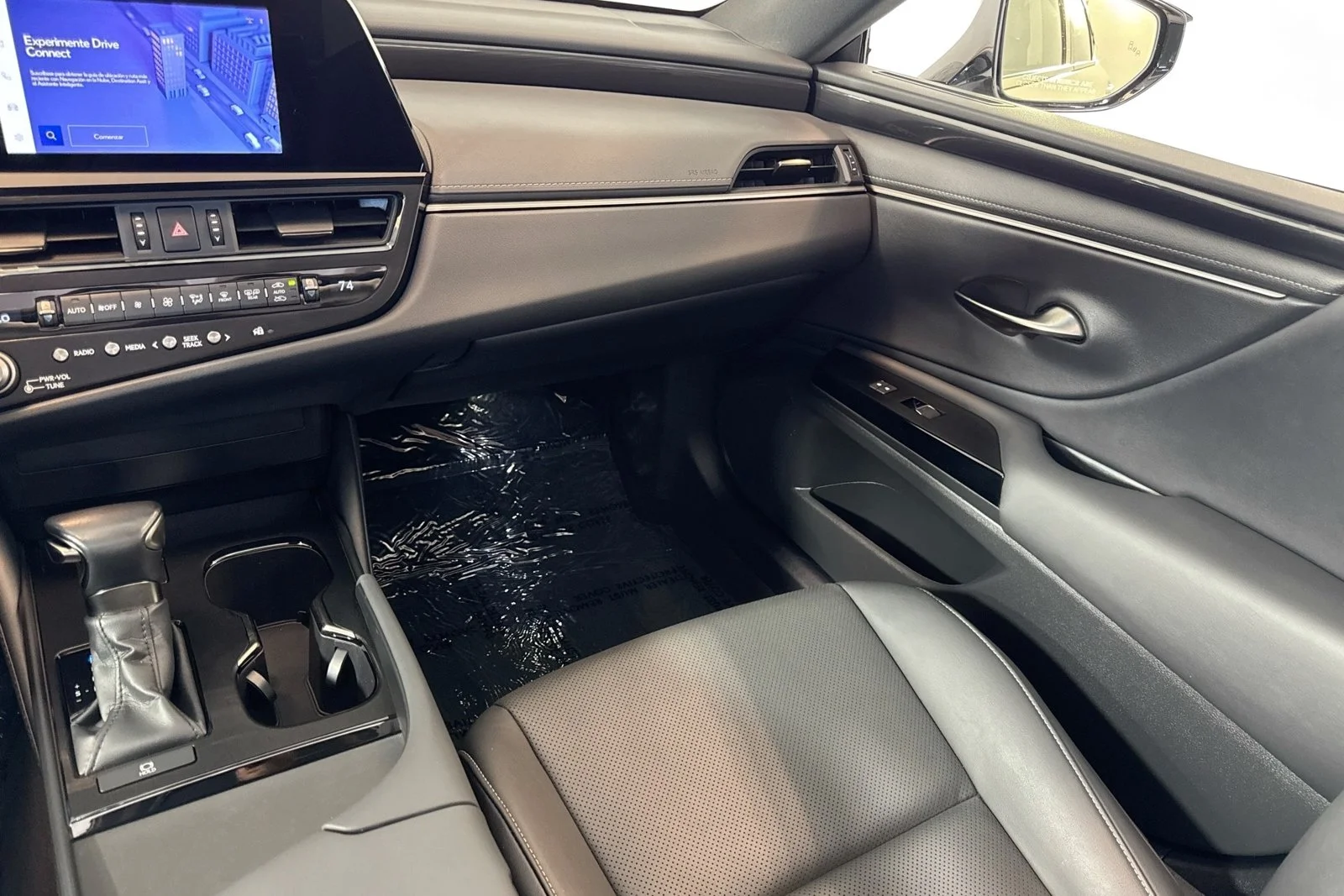 Used 2023 White Lexus ES 350 image 22